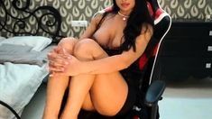 Big boob brunette masturbates on webcam