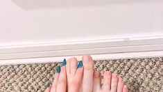 Amateur Foot Fetish Girlfriend Sucks and gives a Footjob