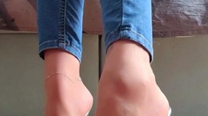 Amateur Foot Fetish Girlfriend Sucks and gives a Footjob