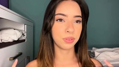 Tasty Pantyhose Babe in Kinky Solo Webcam Show