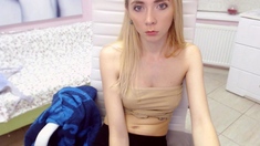 Amateur Webcam Cute Teen Plays Solo with Big